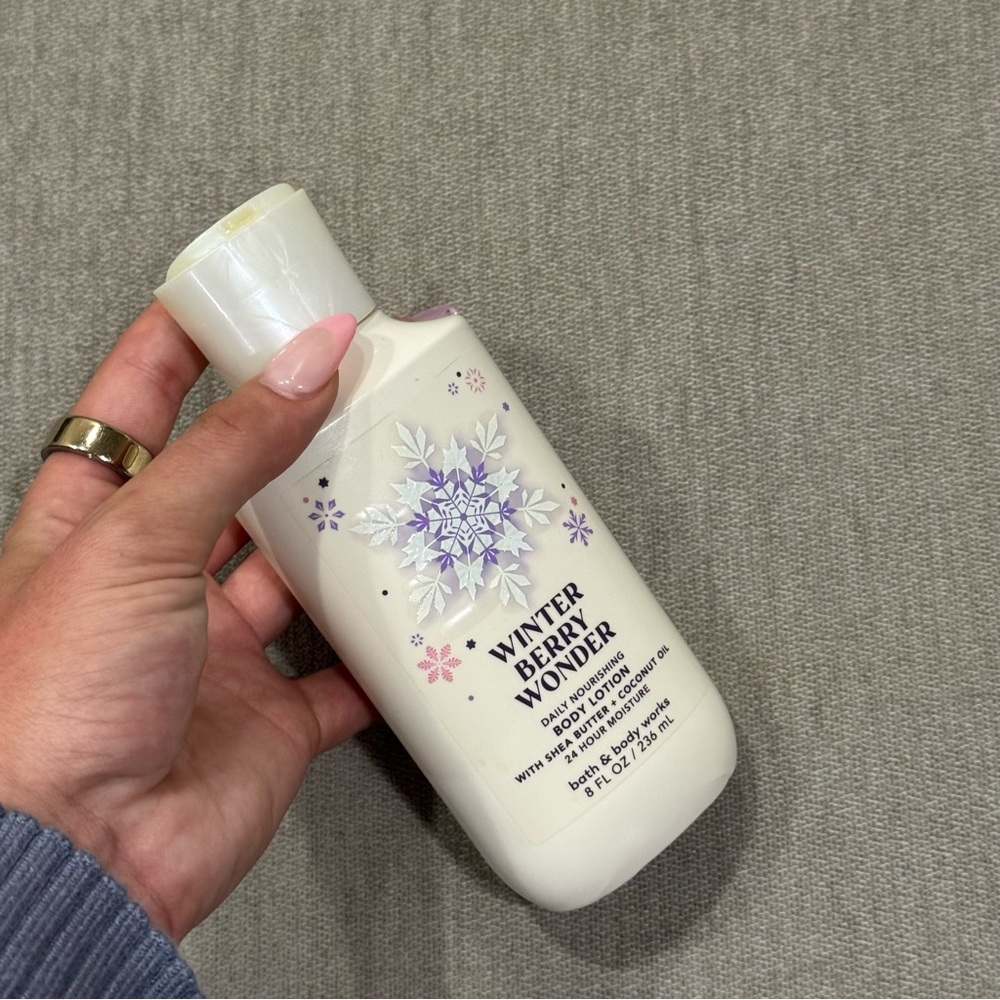 Bath & Body Works Winter Berry Wonder Body Lotion - Picture 3 of 4